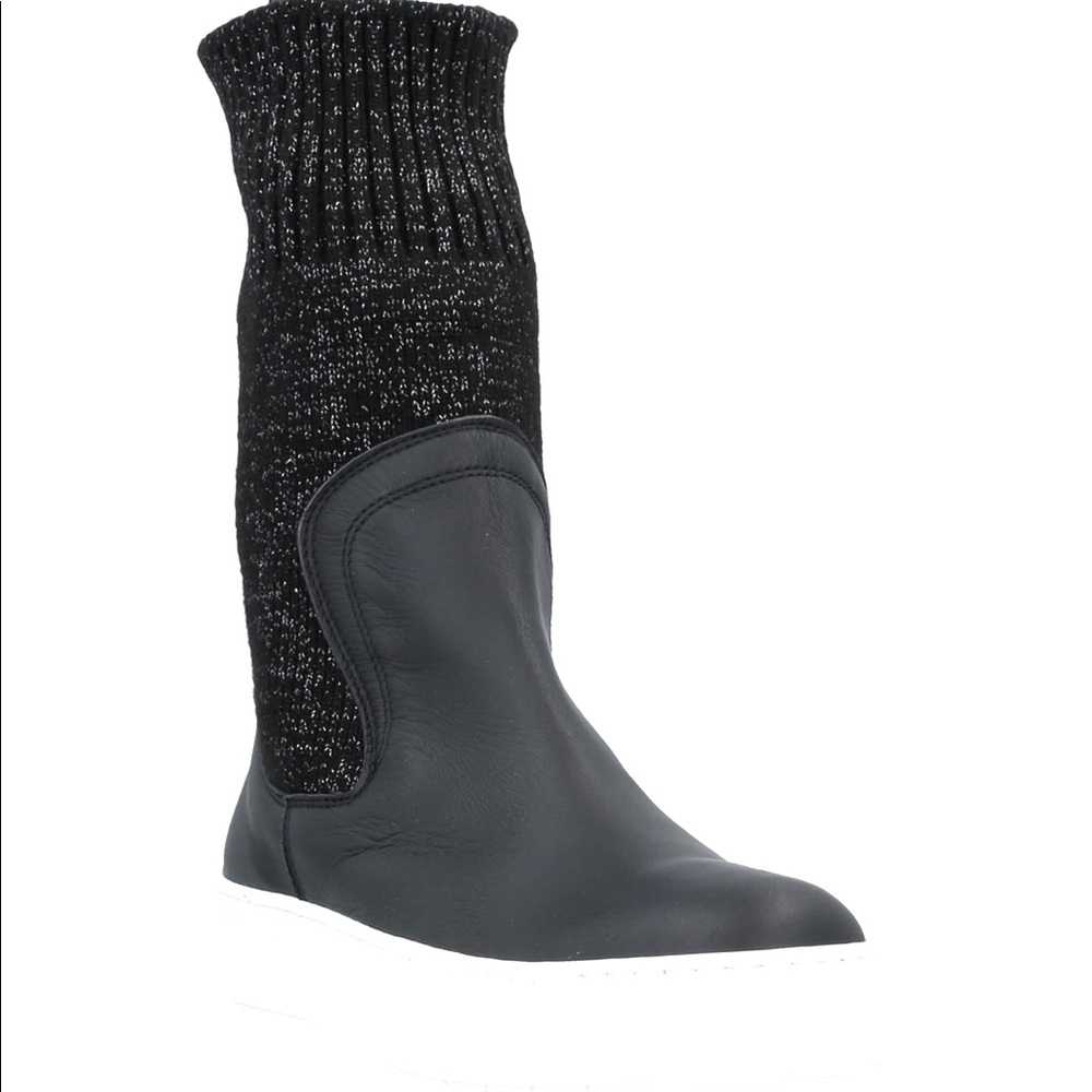 ISLO ISABELLA LORUSSO Pull On sock Booties 7